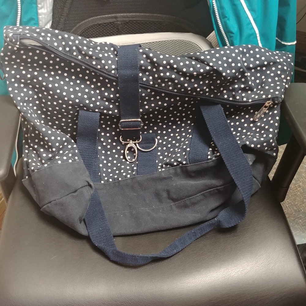 Thirty one foldover weekender